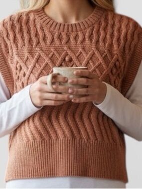 Pure Collection Cable Knit Sweater Vest
Chunky
Preppy
Collegiate
Country Club
M